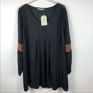 Amanda’s Collection Swim Suit Cover Up Embroidery